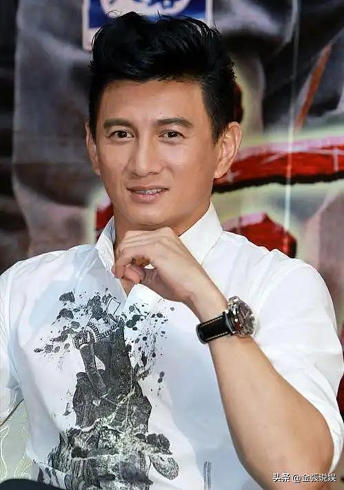 55岁吴奇隆染黄毛开演唱会!录VCR嘴歪鼻头大,颜值难回“四爷”(组图) - 26