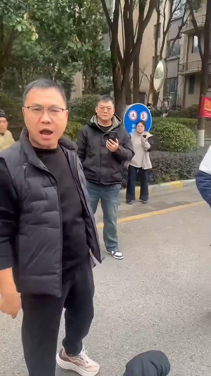 长沙合能璞丽小区外卖骑手抗议始末(视频/组图) - 3