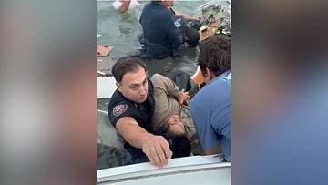 墨西哥小型军机坠毁至少5人亡！军方指转运病童送医美国时堕下（视频/组图） - 2
