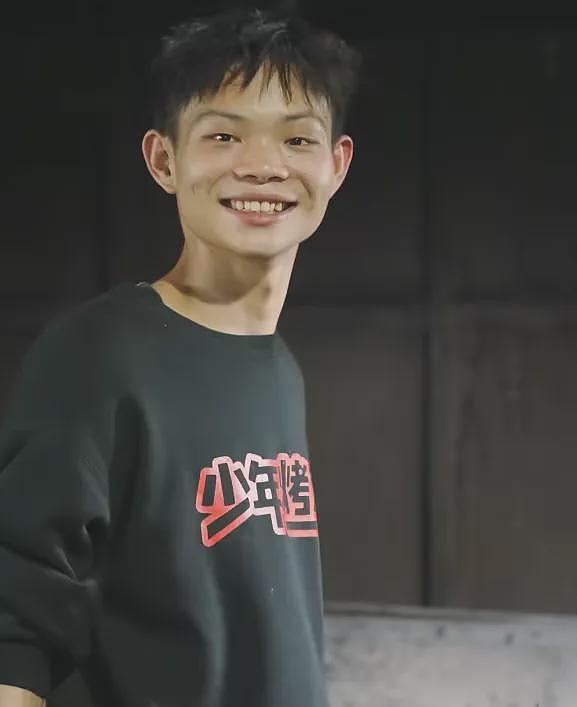 16岁“烤鸡少年”喜提迈巴赫？本人回应（组图） - 1
