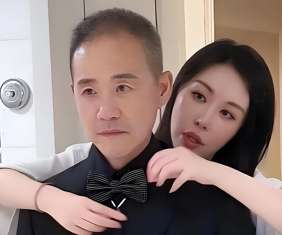 田朴珺否认带资进组:曾靠红烧肉拿下王石,18线逆袭成百亿阔太?(组图) - 29