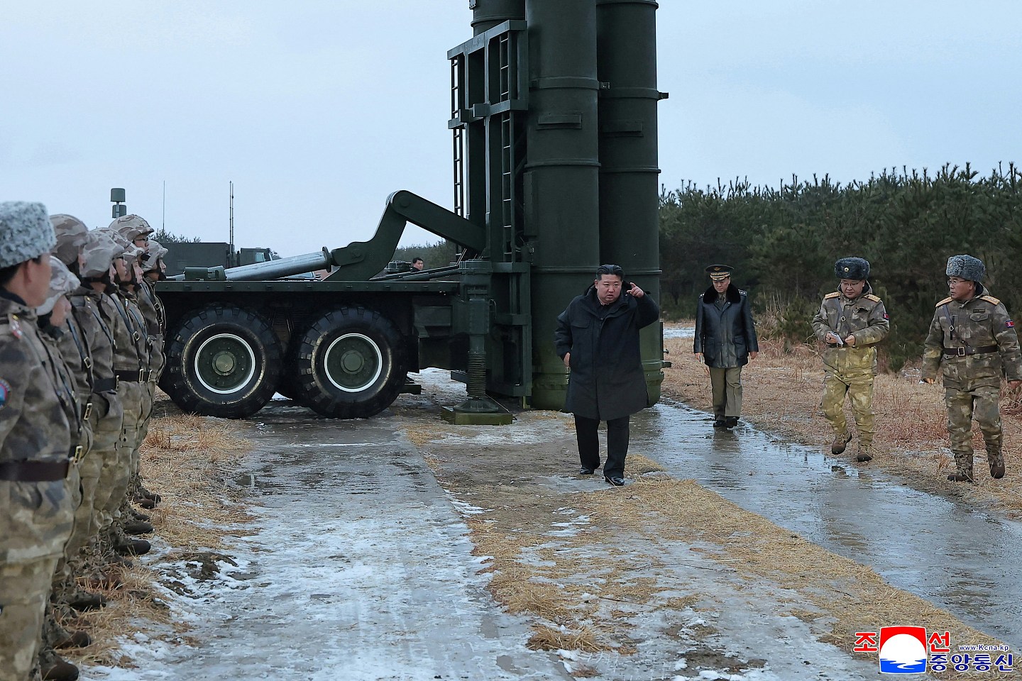 金正恩视察核动力潜艇建造与导弹试射，批美韩合作建潜艇危害国安（组图） - 2