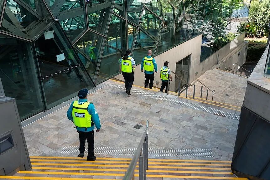 突发!澳洲一巨头一夜崩塌,裁员多达1700人!Coles,Bunnings等大型零售商急疯(组图) - 4