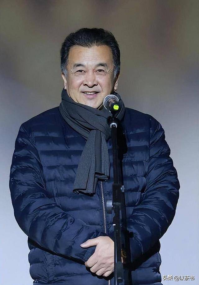65岁黄宏现状：满脸胡渣住普通房，曾享少将军衔（组图） - 22