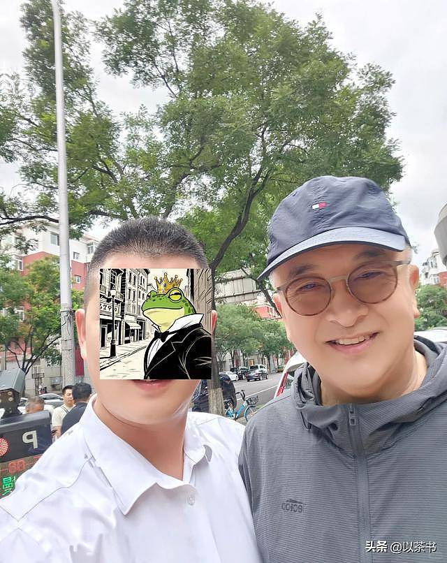 65岁黄宏现状：满脸胡渣住普通房，曾享少将军衔（组图） - 21