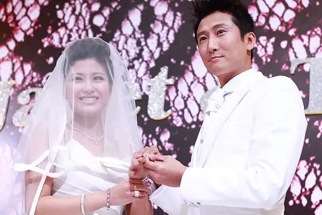 知名港星夫妇卖掉香港2000尺豪宅,宣布移居深圳生活(组图) - 1