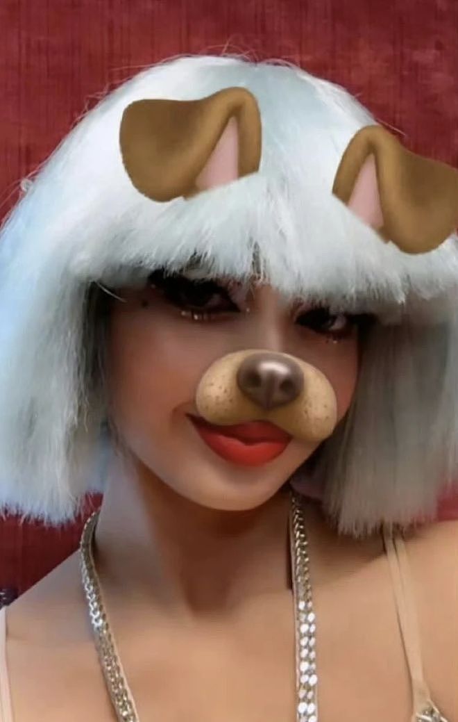 Lisa确定在圣诞节助阵疯马秀，粉丝表示这是女王行为，二登疯马秀（组图） - 3