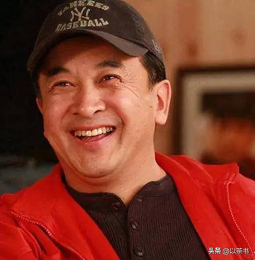 65岁黄宏现状：满脸胡渣住普通房，曾享少将军衔（组图） - 10