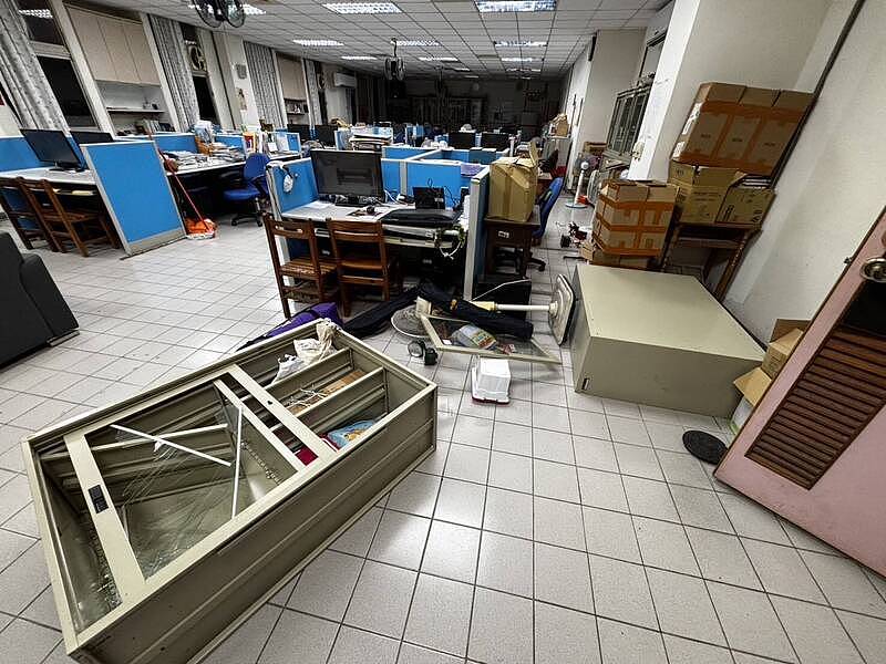 台东6.1级地震！卖场货品掉满地画面曝，卑南岩湾监狱石墙裂了（视频/组图） - 3