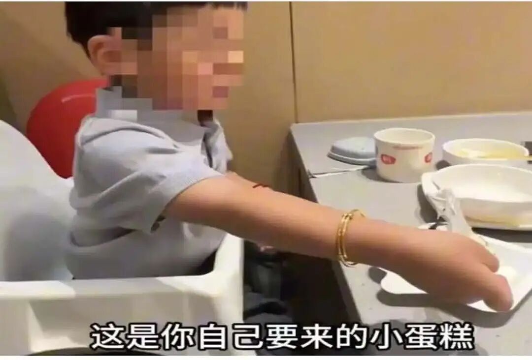 海底捞白嫖蛋糕的母子，为什么会遭全网群嘲？（组图） - 3