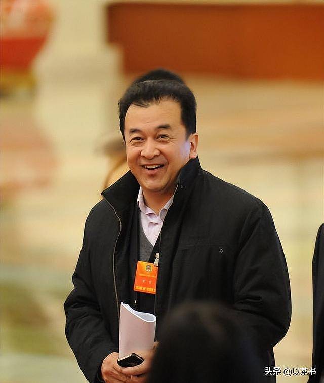 65岁黄宏现状：满脸胡渣住普通房，曾享少将军衔（组图） - 23