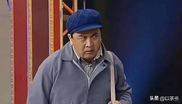 65岁黄宏现状：满脸胡渣住普通房，曾享少将军衔（组图） - 8