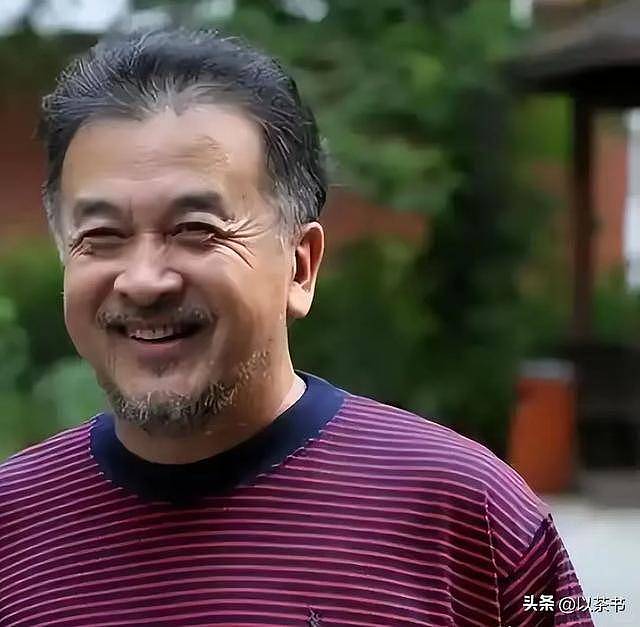 65岁黄宏现状：满脸胡渣住普通房，曾享少将军衔（组图） - 16