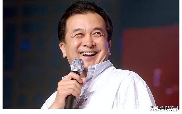 65岁黄宏现状：满脸胡渣住普通房，曾享少将军衔（组图） - 3