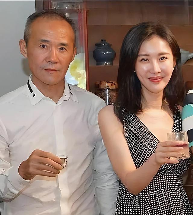 田朴珺否认带资进组:曾靠红烧肉拿下王石,18线逆袭成百亿阔太?(组图) - 4