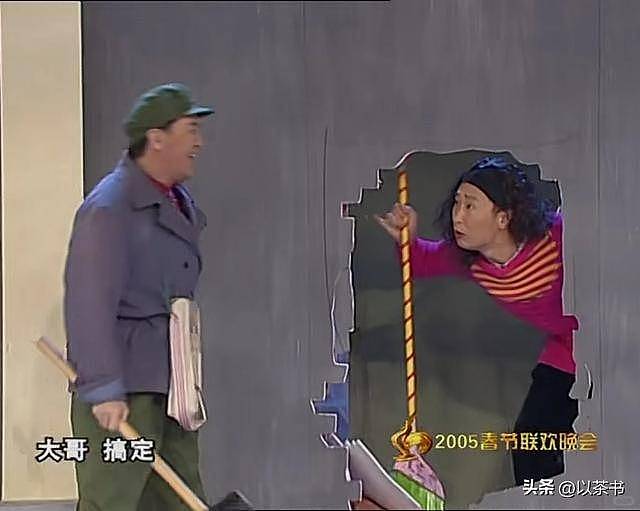 65岁黄宏现状：满脸胡渣住普通房，曾享少将军衔（组图） - 17