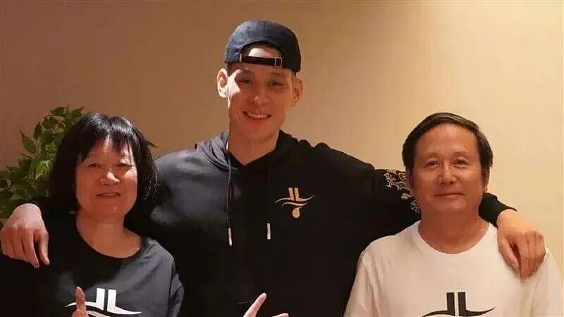 顶流父母的基因太绝了！15岁的她，靠生图惊到全国人民：这是星二代天花板吧？（组图） - 9
