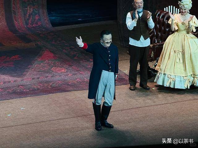 65岁黄宏现状：满脸胡渣住普通房，曾享少将军衔（组图） - 5