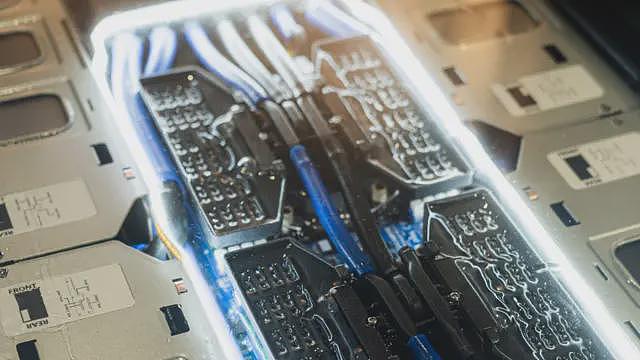 AI时代，大数据中心的服务器这样“洗澡”（组图） - 2