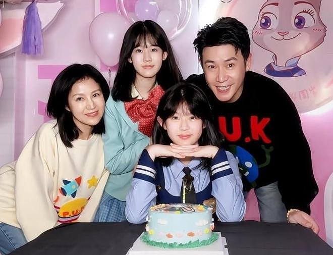 陆毅和鲍蕾二女儿“小叶子”,被指撞脸“陈都灵”,温柔又有气质(组图) - 9