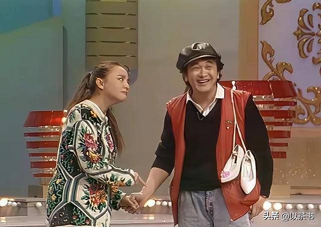 65岁黄宏现状：满脸胡渣住普通房，曾享少将军衔（组图） - 7