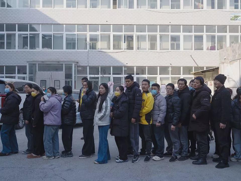 在肿瘤医院旁，一群父母“尬舞”一整晚（组图） - 25