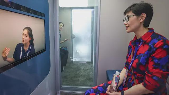 外媒：快速吸粉近200万的抖音号背后，“电子爸妈”让中国Z世代迷上别样的家庭（组图） - 1