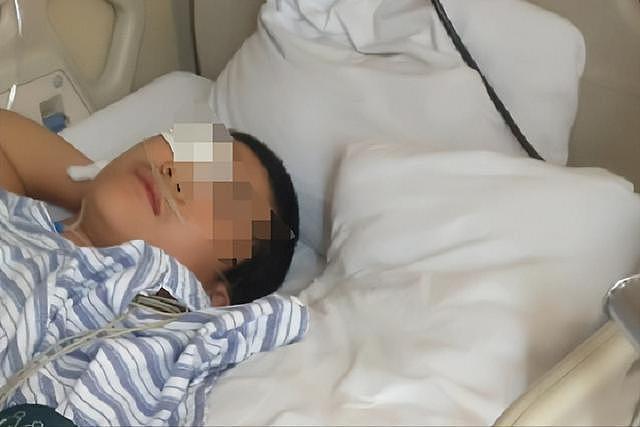 13岁男孩遭老师掌掴致眼睛九级伤残，法院判校方赔70.6万元，护理费另诉（组图） - 2