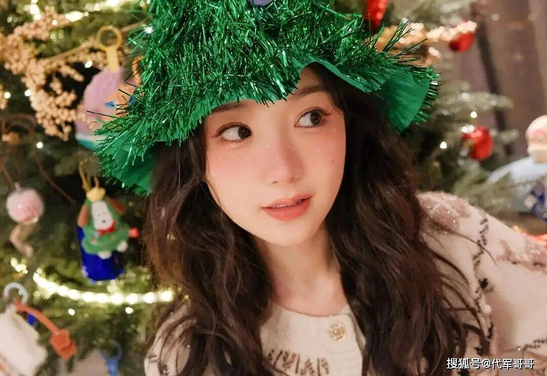 37岁毛晓彤晒圣诞美照,少女感爆棚宛如18岁(组图) - 6