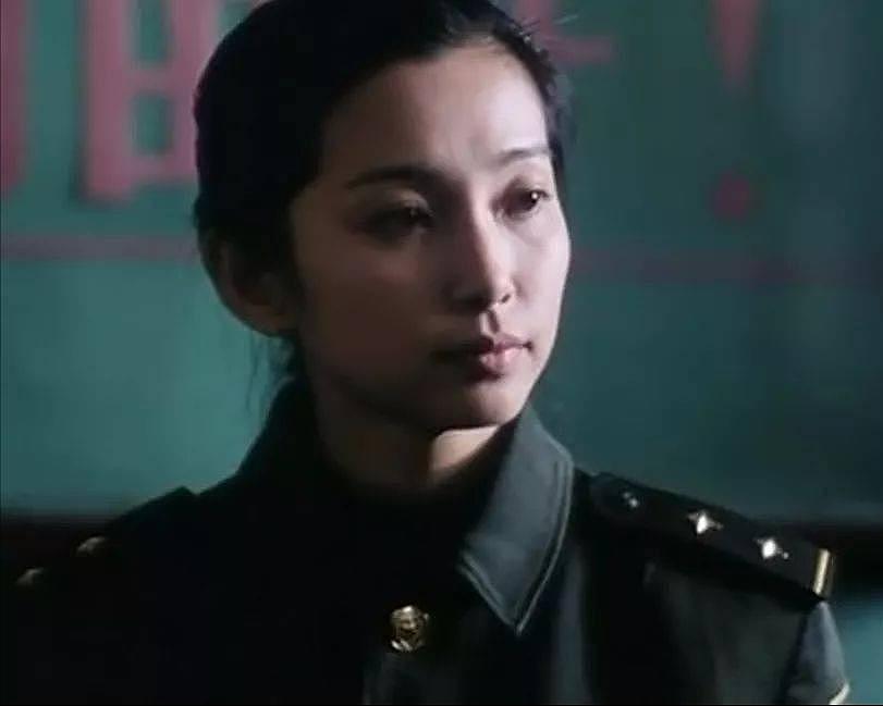李冰冰成“四旦双冰”最大赢家？小镇老师逆袭，未婚无娃又狠又飒（组图） - 17