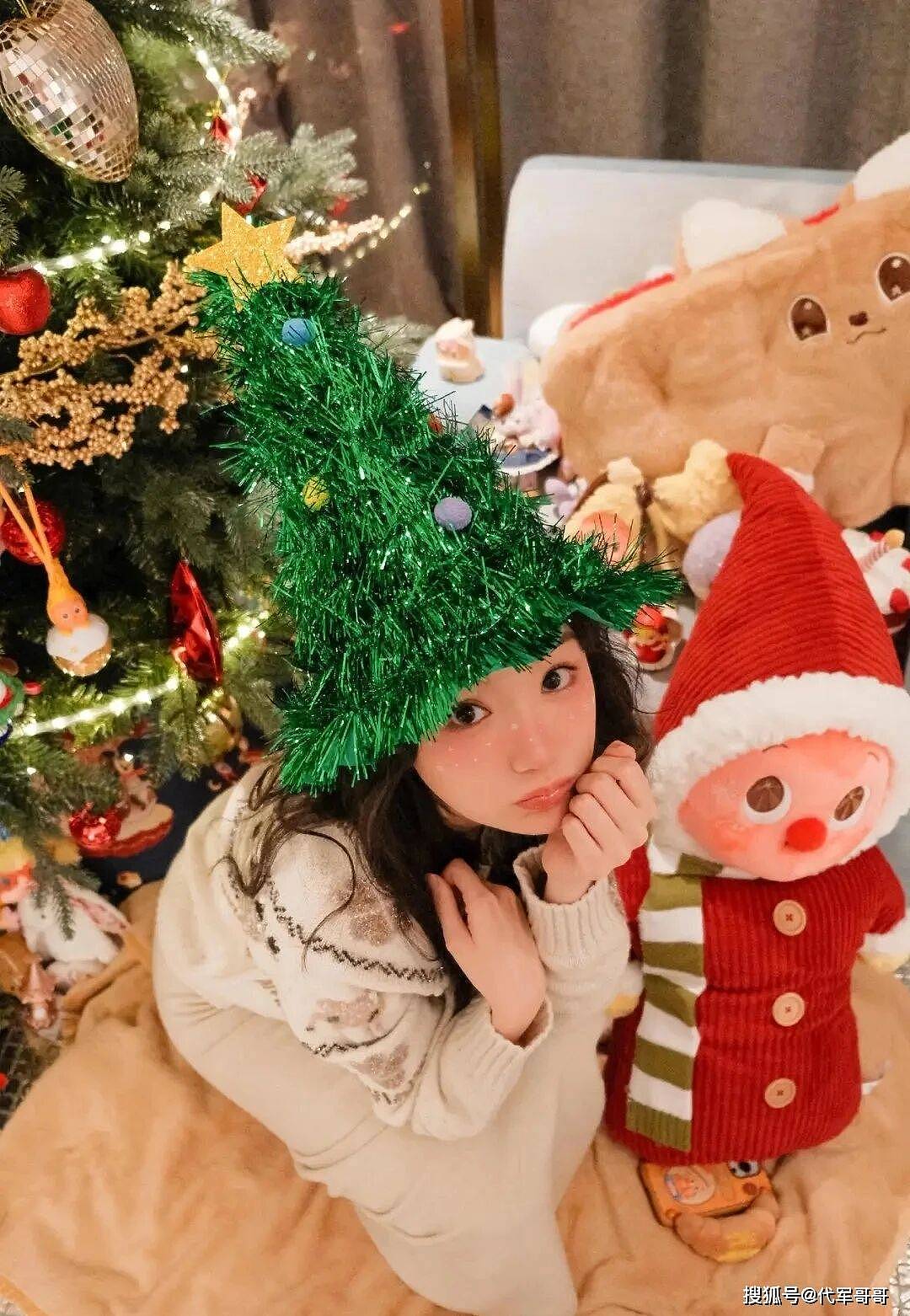 37岁毛晓彤晒圣诞美照,少女感爆棚宛如18岁(组图) - 3