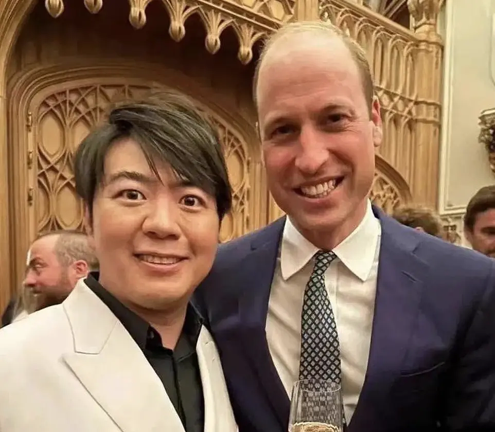 凯特携10岁夏洛特首秀钢琴二重奏！公主表现惊艳全英，母女圣诞同框致敬戴安娜（组图） - 24