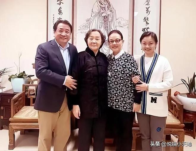 炸锅！网传姜昆在美国豪宅唱红歌过圣诞，被网友骂到关评！多年前曾呼吁抵制圣诞（视频/组图） - 10