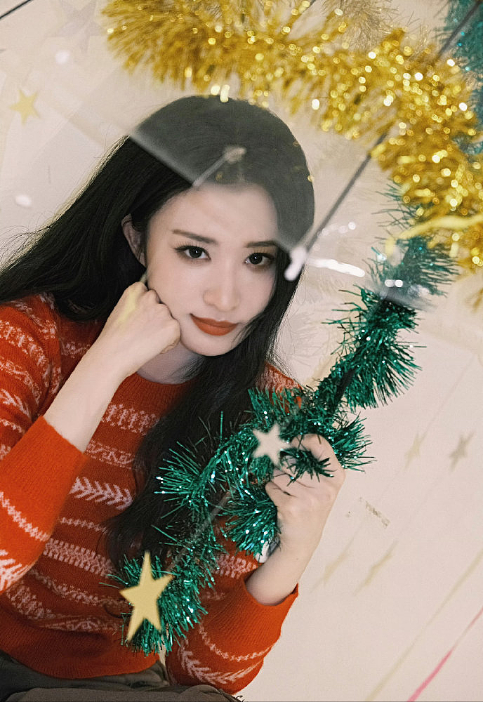 明星过圣诞：阿娇张柏芝美翻、章泽天松弛时髦，乔欣豪宅抢镜（组图） - 27