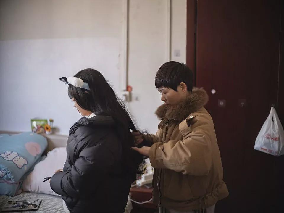 在肿瘤医院旁，一群父母“尬舞”一整晚（组图） - 21