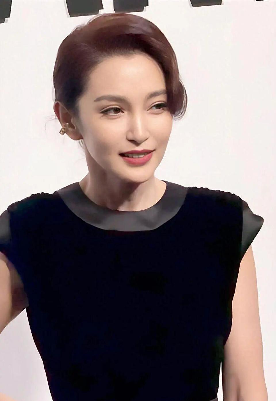 李冰冰成“四旦双冰”最大赢家？小镇老师逆袭，未婚无娃又狠又飒（组图） - 37