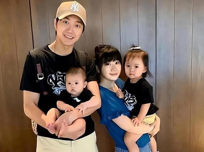 福原爱再婚怀孕!江宏杰晒一家人圣诞照回应,离婚4年获儿女抚养权(组图) - 2