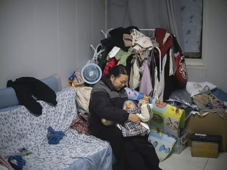 在肿瘤医院旁，一群父母“尬舞”一整晚（组图） - 18