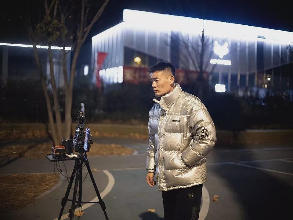 在肿瘤医院旁，一群父母“尬舞”一整晚（组图） - 3