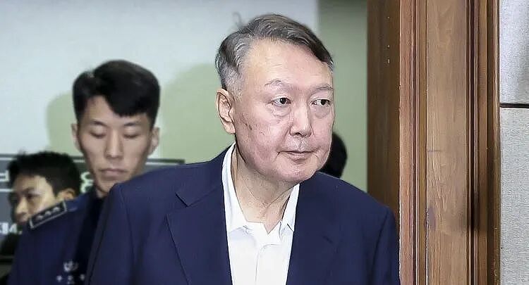 尹锡悦被韩国内乱特检组求刑10年（组图） - 1