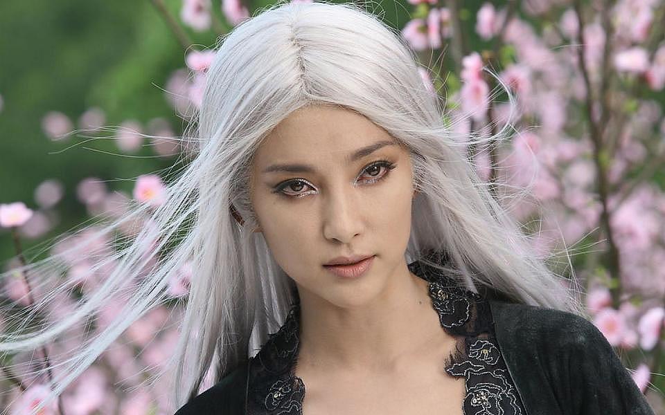 李冰冰成“四旦双冰”最大赢家？小镇老师逆袭，未婚无娃又狠又飒（组图） - 25