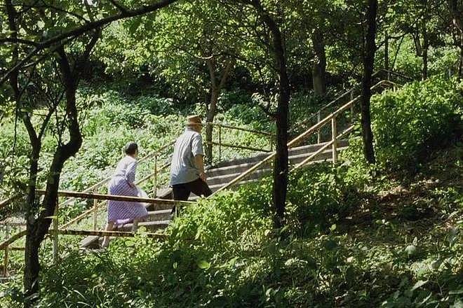 200万中国老人隐秘的性与爱江湖:七旬老人撩骚多个女性被养老院赶走(组图) - 24