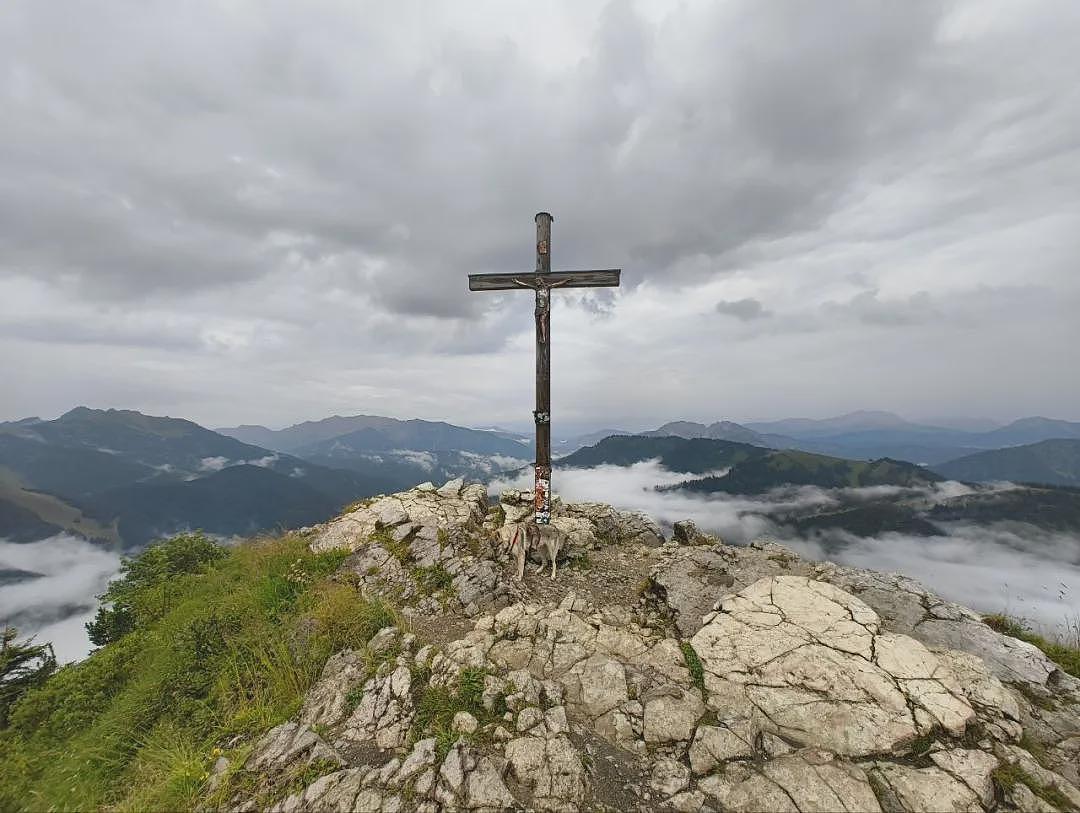 8个中国年轻人德国登山遇险!穿跑鞋爬阿尔卑斯?另一女子邮轮上人间蒸发(组图) - 1