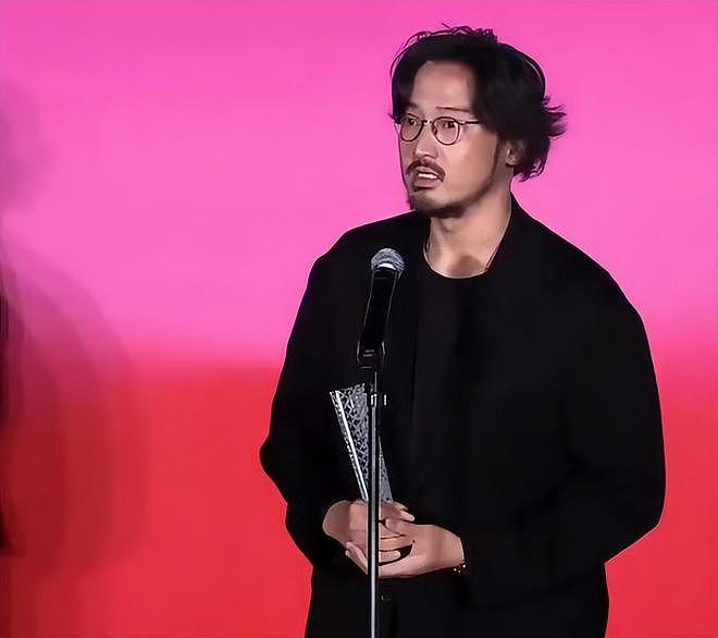 王传君生病后近照变化大,面部浮肿肚子胖成球,疑似因吃药受影响(组图) - 14