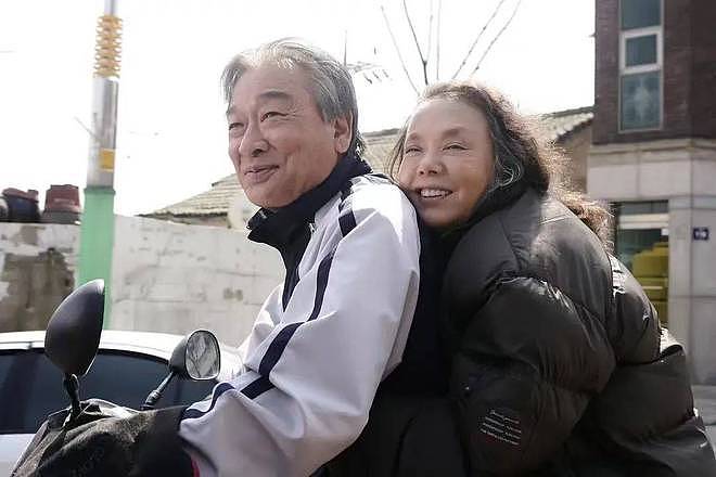 200万中国老人隐秘的性与爱江湖:七旬老人撩骚多个女性被养老院赶走(组图) - 9