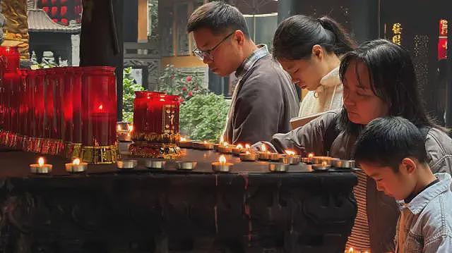 外媒：快速吸粉近200万的抖音号背后，“电子爸妈”让中国Z世代迷上别样的家庭（组图） - 2