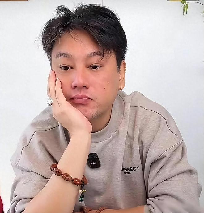 太狂了！朱孝天内涵五月天后，被挖出他和贾玲之间的那点“秘密”（组图） - 1