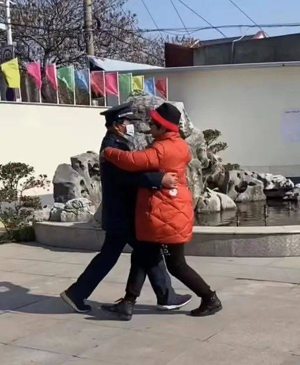 200万中国老人隐秘的性与爱江湖:七旬老人撩骚多个女性被养老院赶走(组图) - 10