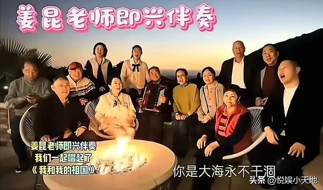 炸锅！网传姜昆在美国豪宅唱红歌过圣诞，被网友骂到关评！多年前曾呼吁抵制圣诞（视频/组图） - 4