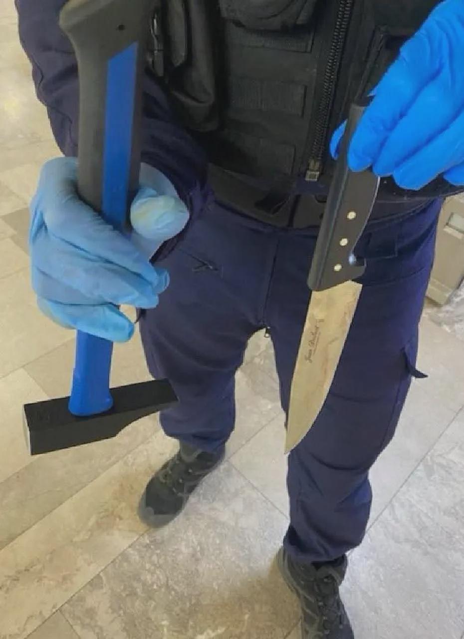 恐怖！巴黎地铁惊传持刀砍人，3女遭刺（组图） - 2